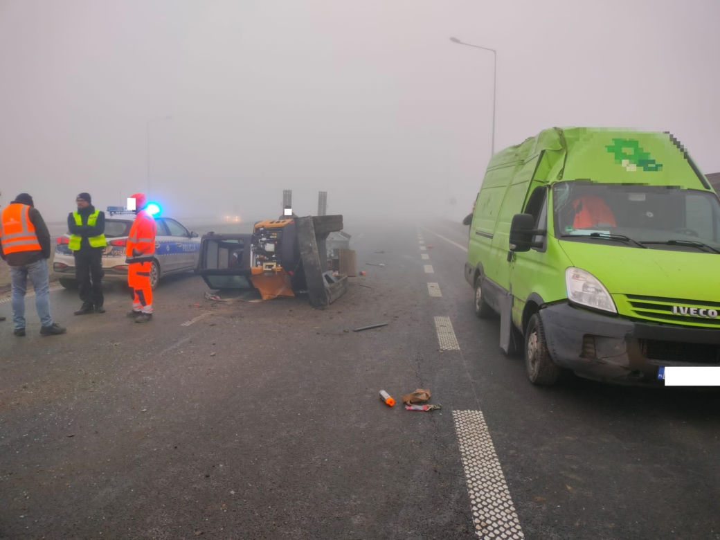 Kolizja za kolizją na S5 koło Leszna. Na wysokości Lipna w gęstej mgle wpadają na siebie samochody