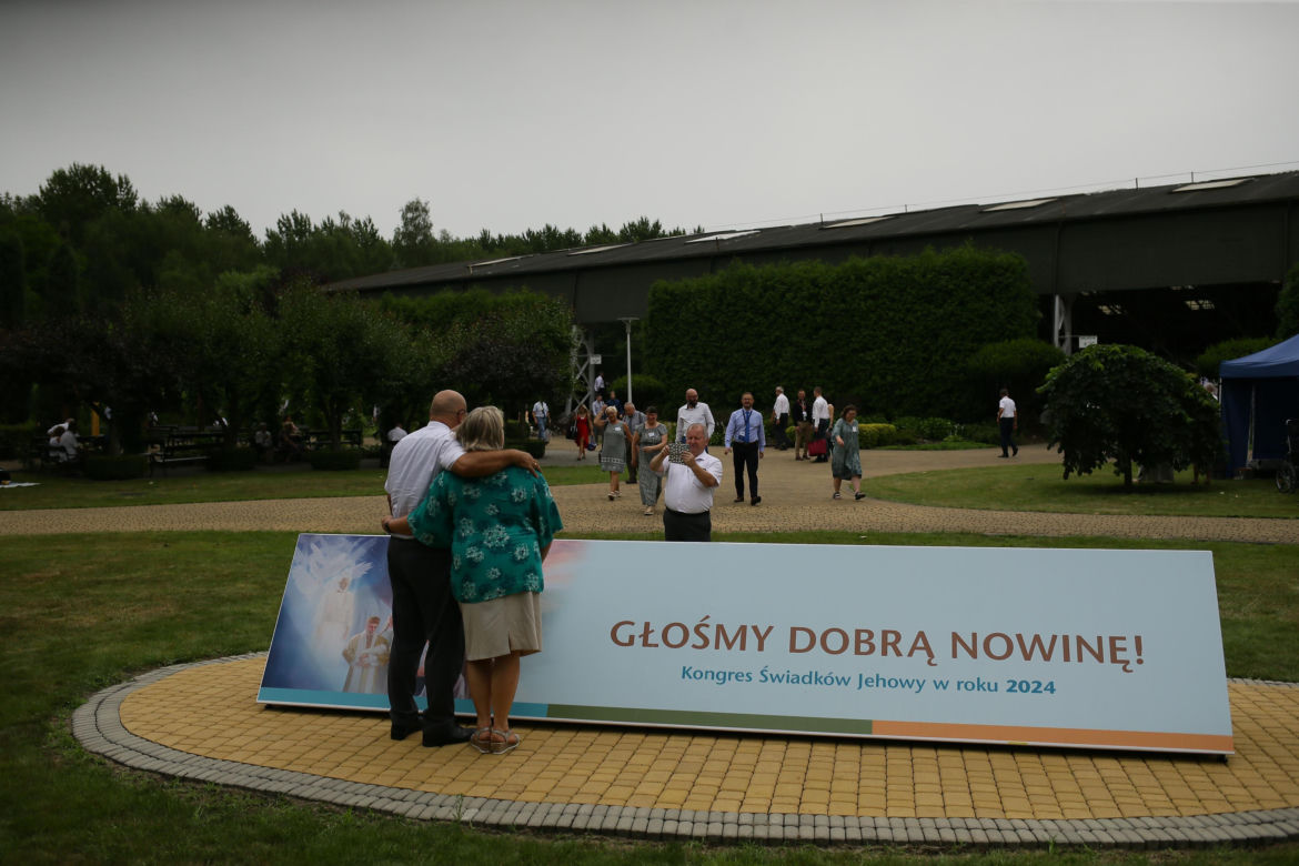 Kongres Świadków Jehowy 2024. W niedzielnych wydarzeniach wzięły udział tłumy