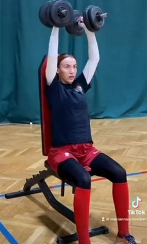 Marianna Schreiber trenuje przed wojskiem