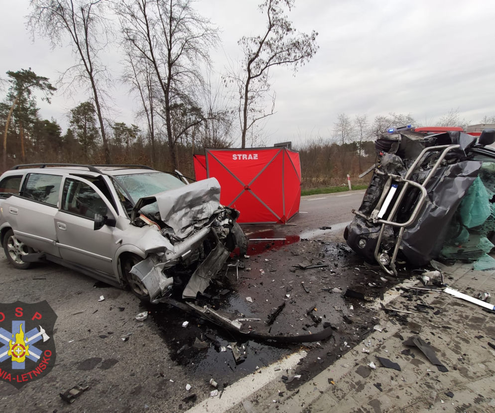 Przerażający wypadek pod Radomiem! 30-latek z opla zginął w potężnym zderzeniu z hondą [ZDJĘCIA]