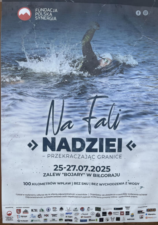 Damian Błaszczyk przez 44 godziny przepłynął 100 km pod zalewie Bojary pod Biłgorajem, kwestując w ten sposób dla 12-letniego ciężko chorego Adasia