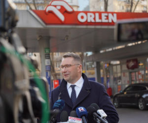 Przemysław Czarnek na stacji Orlen