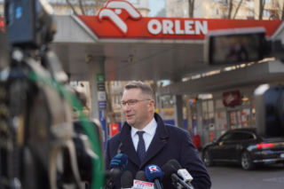 Przemysław Czarnek na stacji Orlen
