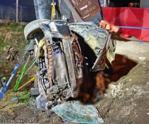 Nie żyje młody kierowca Forda, pasażerka trafiła do szpitala. Policja bada ważny szczegół