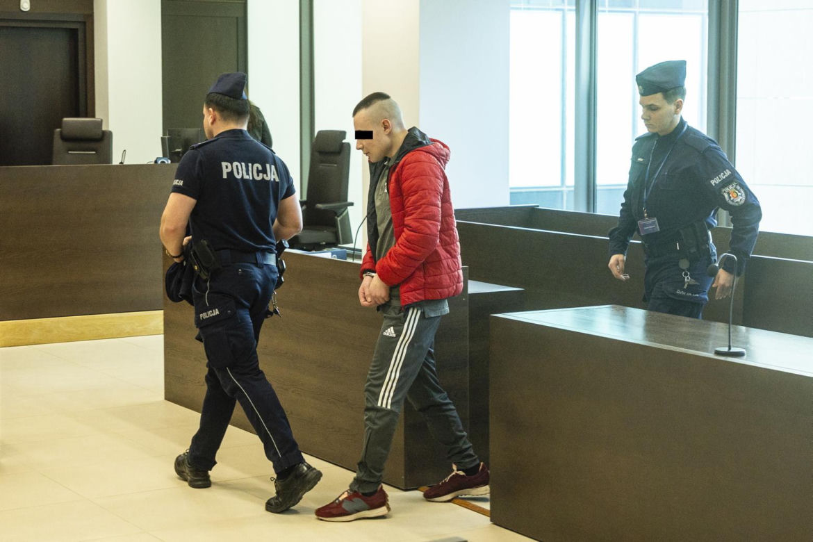 Karolina miała karmić Leosia mlekiem z wodą z kranu. Damian miał chodzić pijany. Sąsiedzi wzywali opiekę społeczną