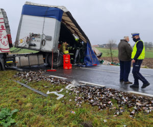 Troszkowo. Setki litrów piwa rozlały się na drogę