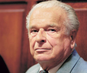 Czesław Kiszczak nie chce emerytury, bo bierze 9000 zł renty!