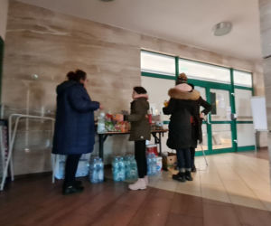 Uchodźcy z Ukrainy w ośrodku w Waplewie