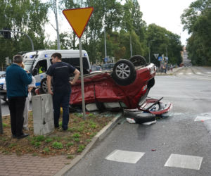 WYPADEK SAMOCHODOWY
