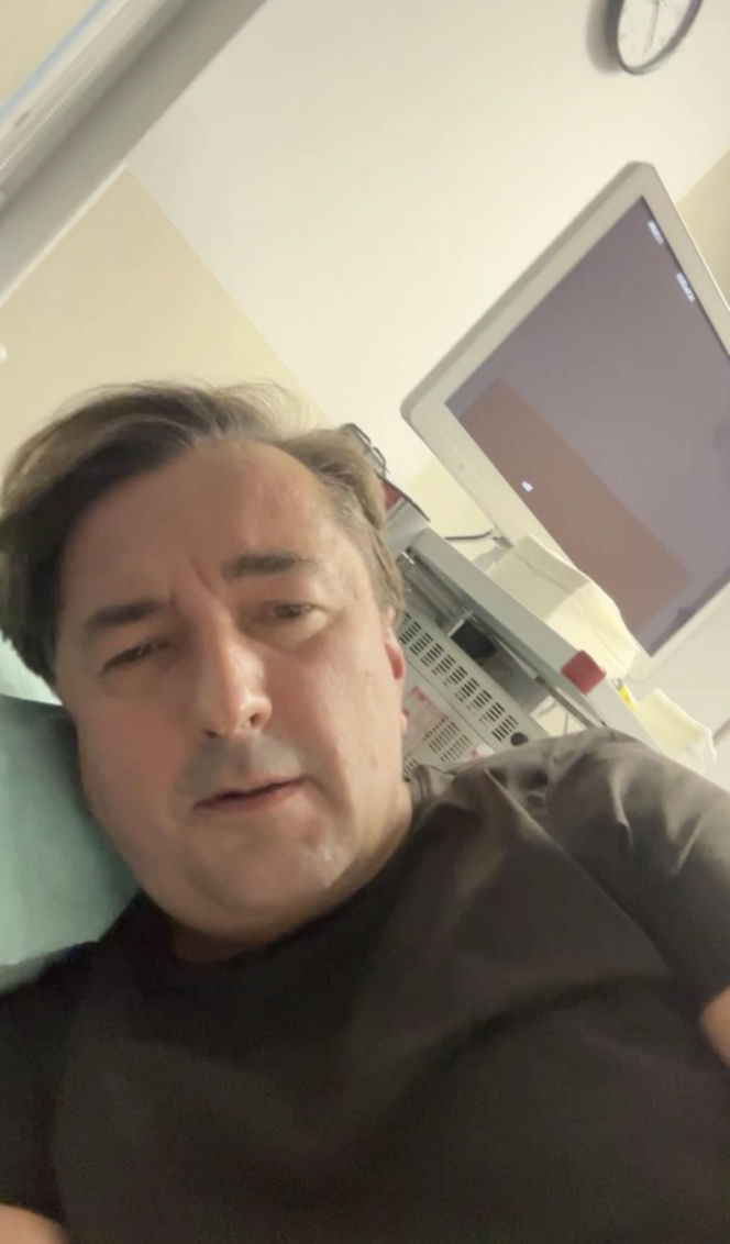 Lekarz zrobił sobie kolonoskopię na żywo