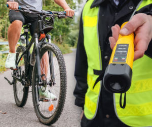Prawie wjechał w radiowóz. Rowerzysta wydmuchał kosmiczny wynik, policjanci byli w szoku
