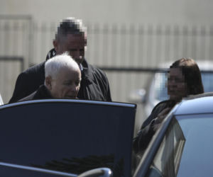 Jarosław Kaczyński szykuje się do świąt. Prezes PiS z kolorową palmą