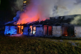 Pożar komórek gospodarczych przy ulicy Robotniczej w Starachowicach