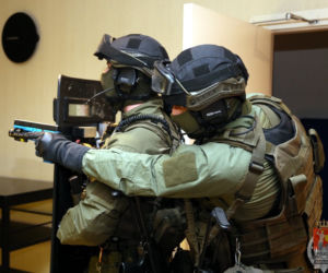 Ćwiczenia policji w hotelu Novotel Warszawa Centrum
