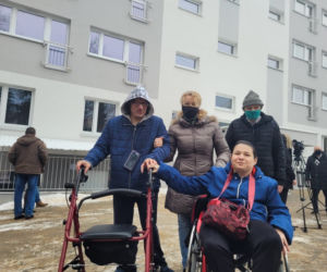 „Samotniak” zyskał nowy blask! Pierwsze mieszkania przy al. Niepodległości oddane 
