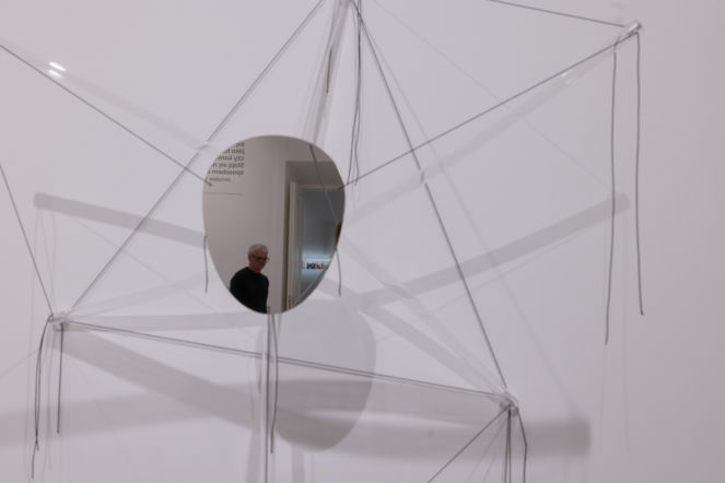 Wystawa Jerzego Porębskiego w Salonie Akademii: „I cóż z tego, że świat wisi na włosku?”