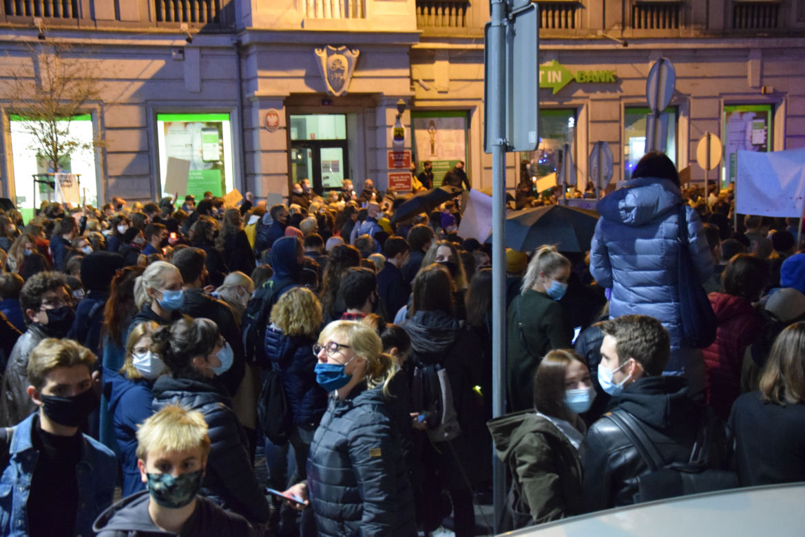 Protest kobiet w Katowicach. Tłumy strajkują przeciwko zakazowi aborcji