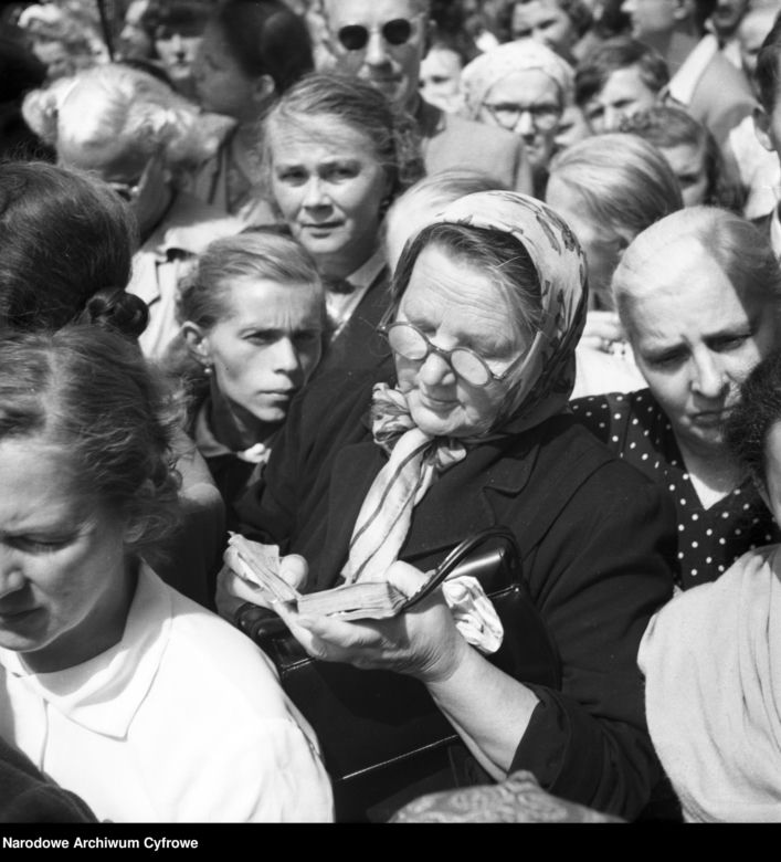 Uroczystość Bożego Ciała w Warszawie celebrowana przez Prymasa Polski kardynała Stefana Wyszyńskiego - 1957 rok