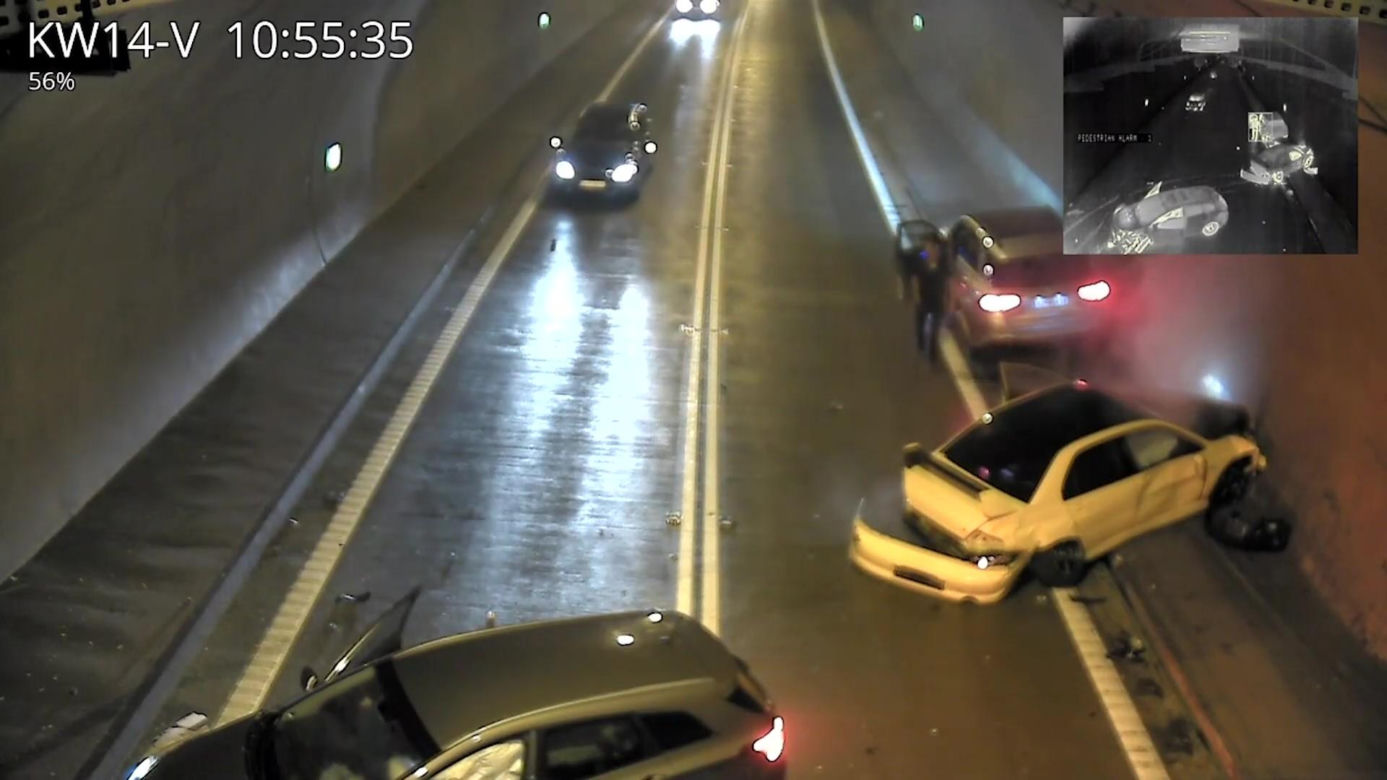 Wypadek w tunelu w Lalikach. Rozpędzone mitsubishi staranowało mercedesa. 5 osób w szpitalu 