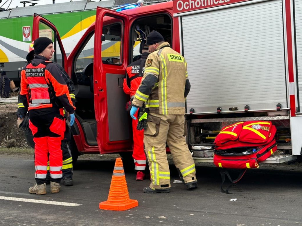 Ożarów Mazowiecki. Młody mężczyzna zginął pod kołami pociągu. Policja wyjaśnia okoliczności wypadku