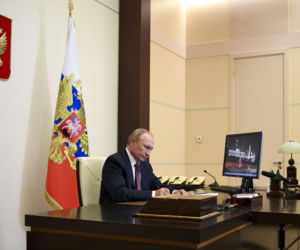 Trump ma wirusa, a Putin ciągle siedzi w domu 