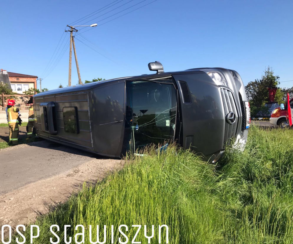 Zderzenie busa z samochodem osobowym. Ranna została niepełnosprawna 10-latka!