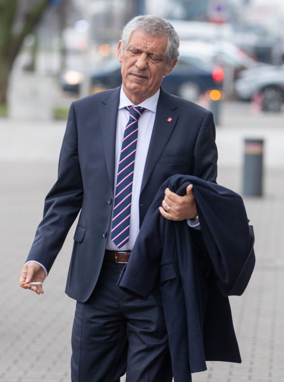 Fernando Santos przyłapany z papierosem w ręku w Warszawie