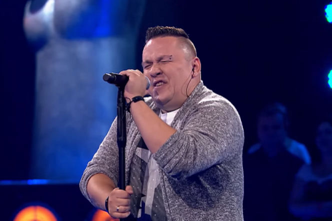 Piotr Kwiatkowski w Voice of Poland. Gwiazda disco polo w legendarnym przeboju [VIDEO]