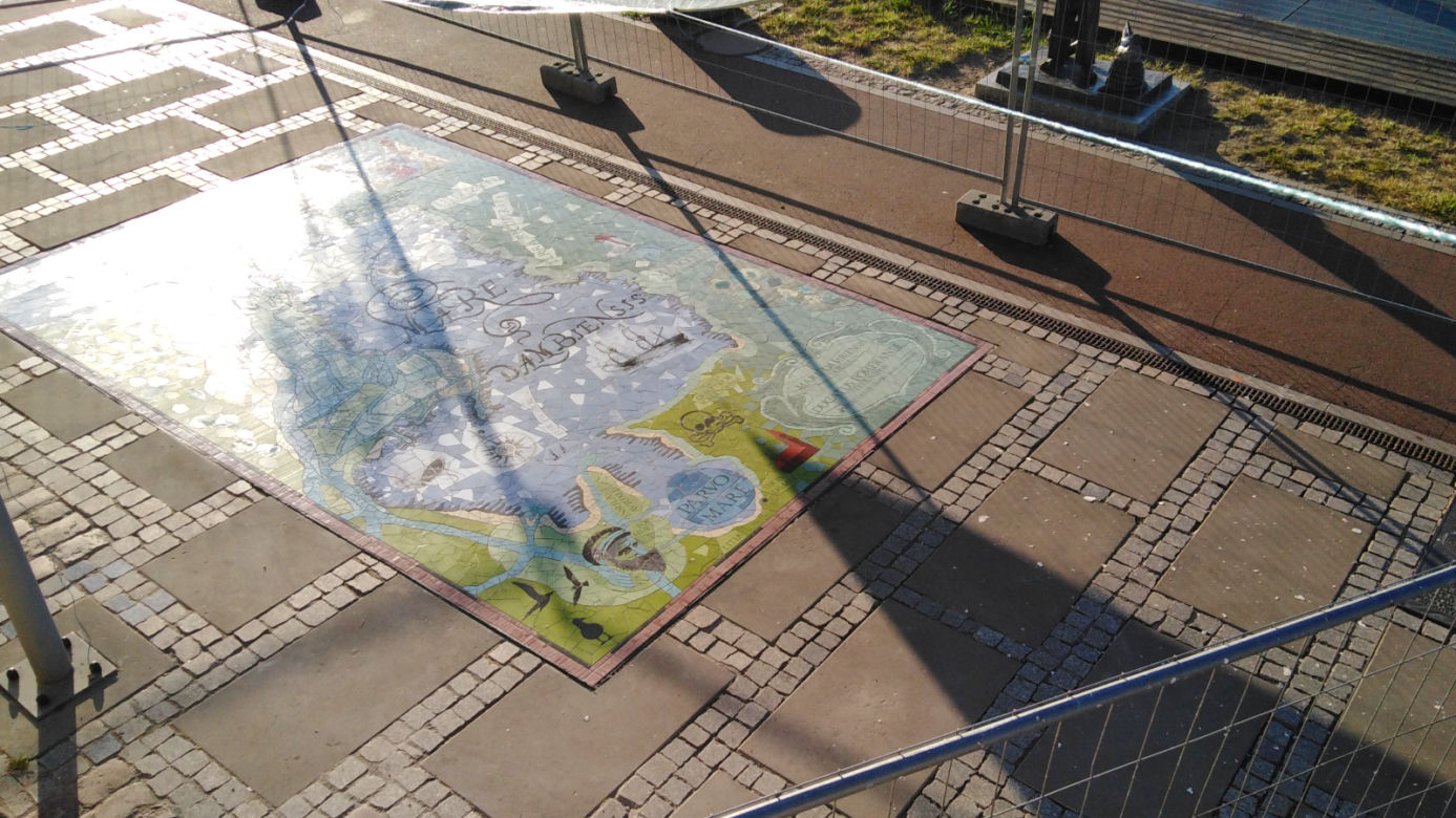 Na bulwarach powstaje okazała mapa jeziora Dąbie