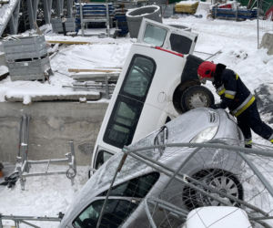 Samochody wleciały do wykopu na budowie metra