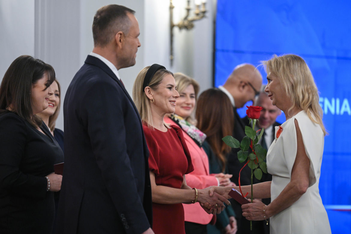 Prezydent w Dzień Kobiet wręczył odznaczenia zasłużonym kobietom