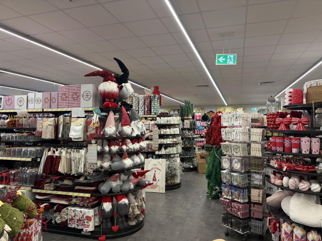 Świąteczne ozdoby w sklepach
