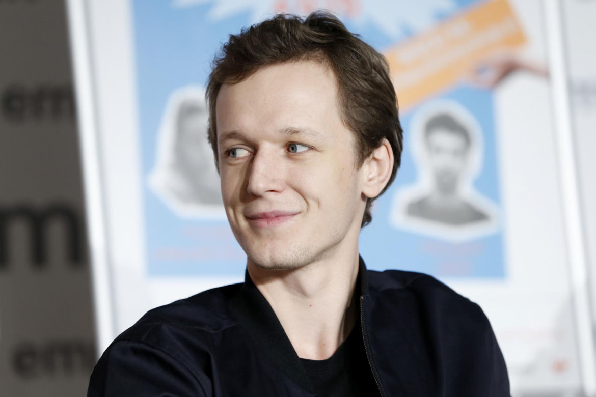 Filip Pławiak kiedyś i dziś. Tak przez lata zmieniał się ulubieniec widzów z serialu "Chyłka"