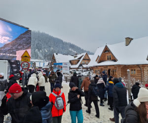 Tłumy kibiców pod Wielką Krokwią w Zakopanem