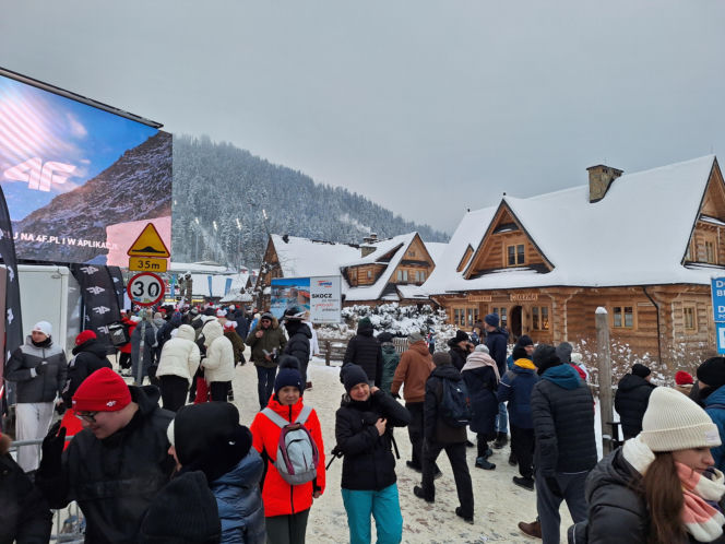 Tłumy kibiców pod Wielką Krokwią w Zakopanem