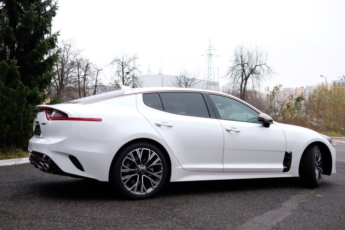 Kia Stinger 2.0 T-GDI 255 KM GT Line w polskiej policji