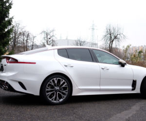 Kia Stinger 2.0 T-GDI 255 KM GT Line w polskiej policji