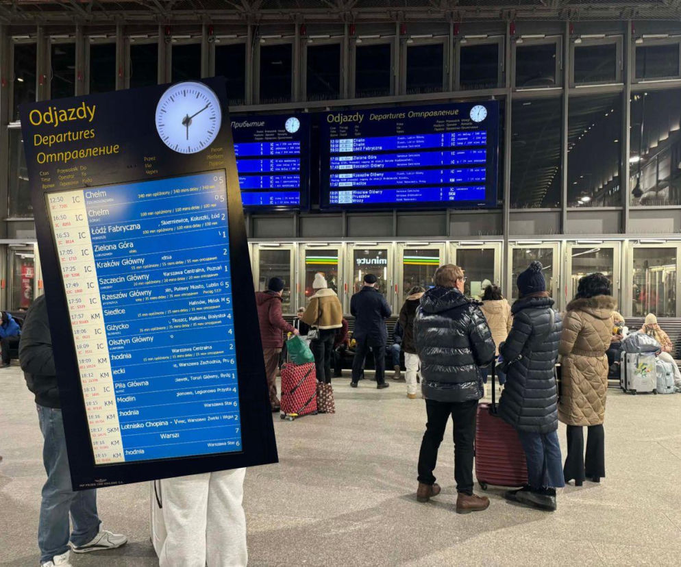 Zimowy horror na kolei. Pociągi zanotowały opóźnienia sięgające 7 godzin! Tysiące Polaków uwięzionych na dworcach