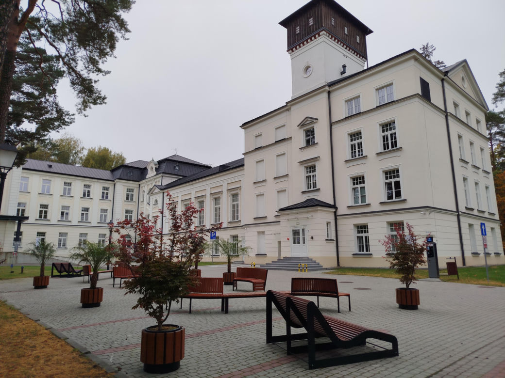 Zabytkowe budynki Lodowni i Kotłowni oraz zespół sanatoryjno-parkowy w Rudce przejdą rewitalizację. Inwestycje będą realizowane do 2028 roku