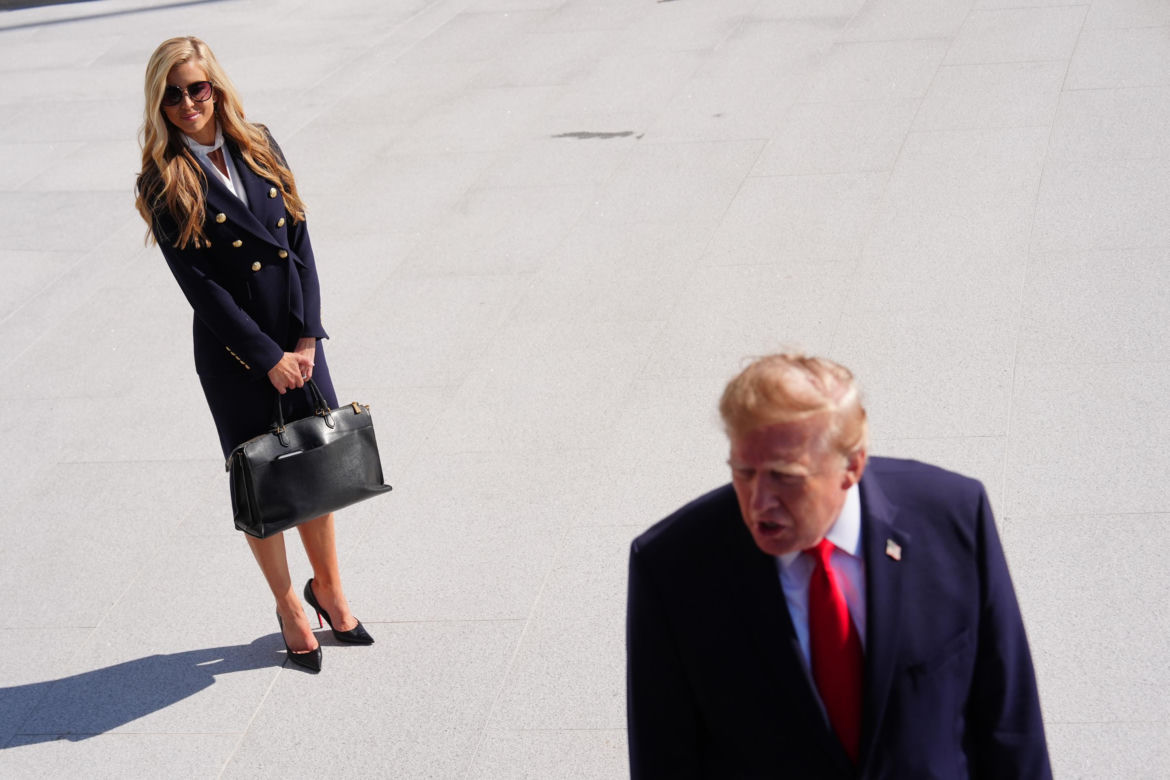 Media masakrują nową rzeczniczkę Trumpa! Piękna blondynka kocha się w prezydencie?