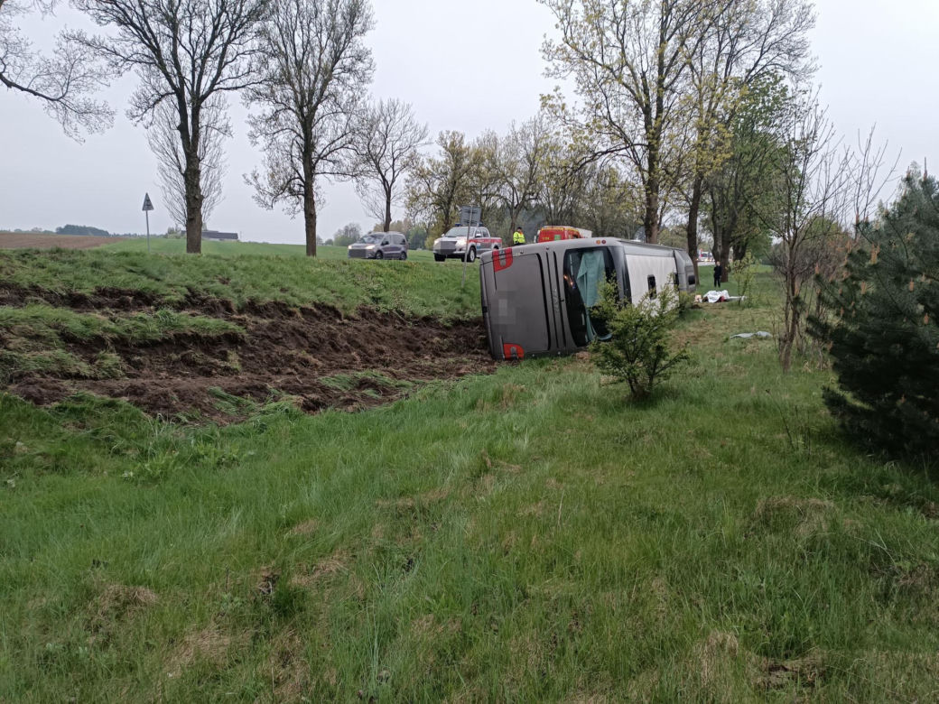 Wypadek autobusu pod Siedlcami. Droga zablokowana, są ranni
