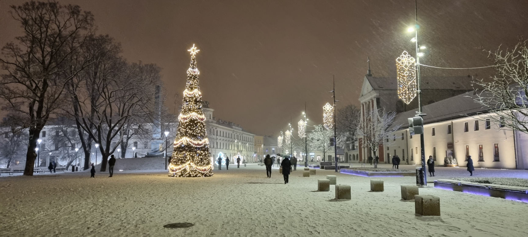 W Lublinie czuć klimat zbliżających się świąt. Iluminacje już świecą [GALERIA]