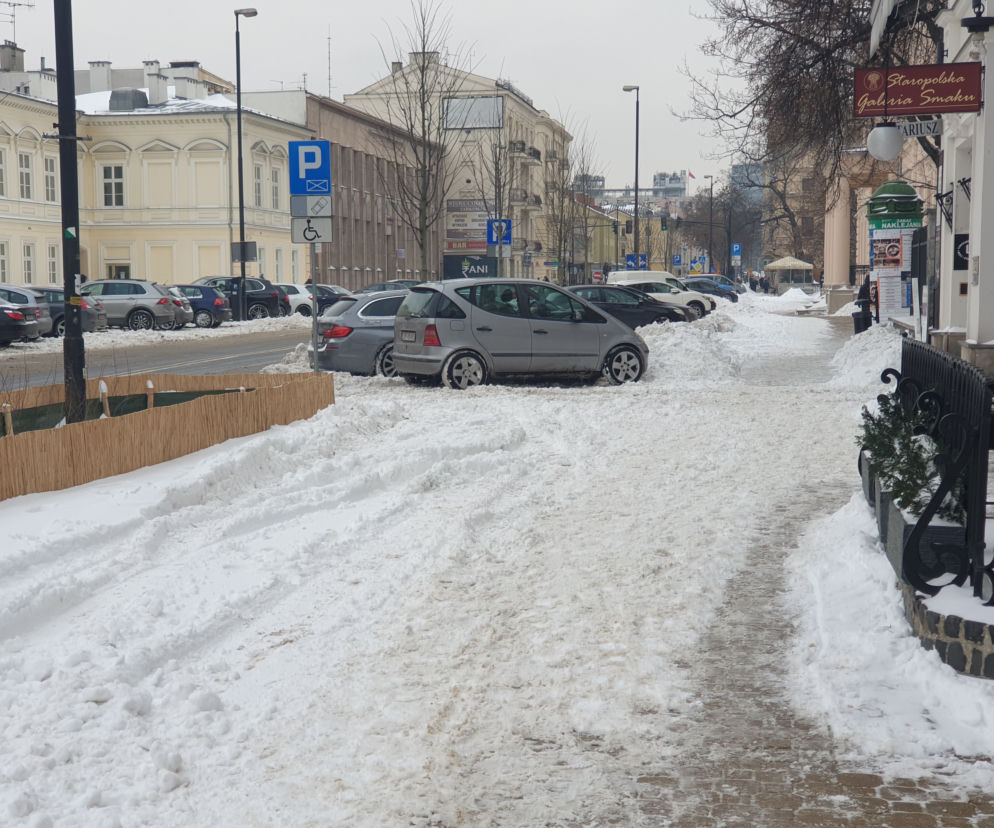 Na lubelskich chodnikach zalega śnieg