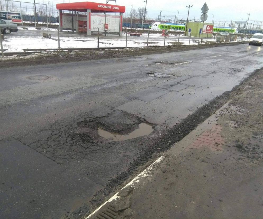 Siedleckie drogi niczym szwajcarski ser – kierowcy narzekają na stan dróg po zimie