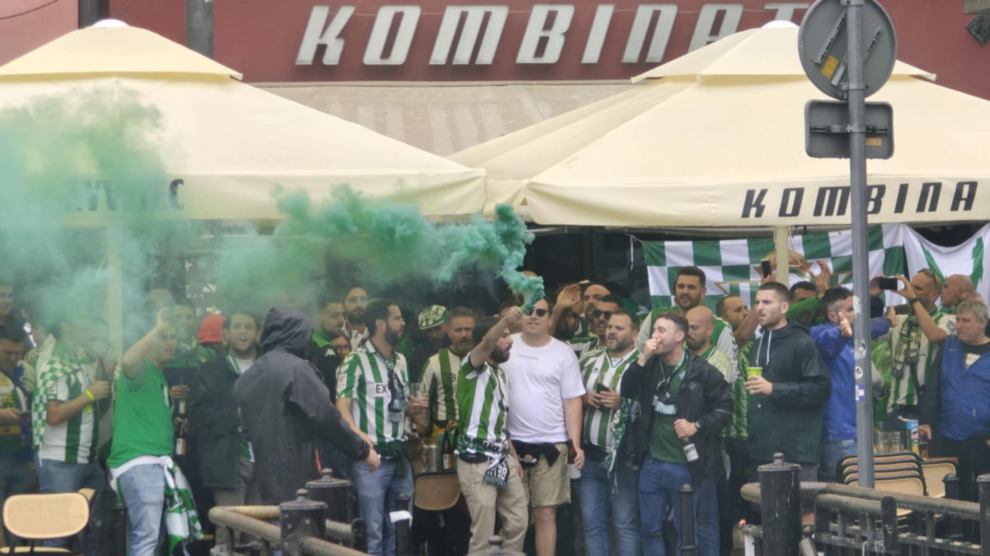 Gorąco przed finałem Ligii Konferencji we Wrocławiu. Tysiące kibiców na Rynku 