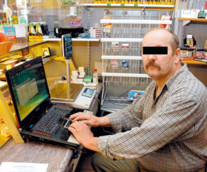 Szeryf internetu okradał emerytów