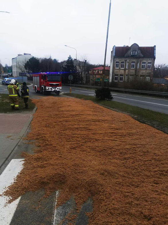 Młóto wysypało się na główną ulicę w Połczynie-Zdroju