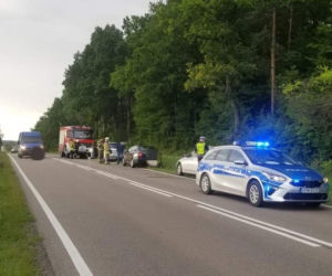 Wypadek na trasie Białystok - Mońki. Zderzenie trzech pojazdów. Kobieta w szpitalu