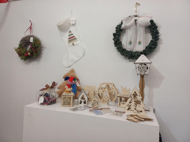 ​Z każdym dniem wybór jest coraz mniejszy. W Galerii MBWA w Lesznie trwa Kiermasz Świąteczny