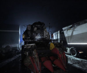 Lubelskie: Ogień trawił ciężarówki i kombajn! Dramatyczna interwencja strażaków w środku nocy